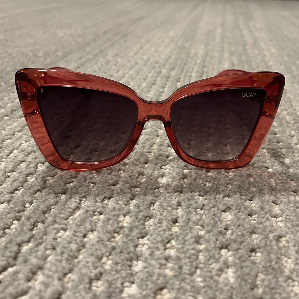Quay Oversized Sunglasses w Case